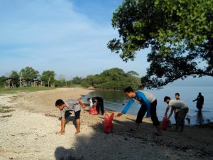 ipm-lamongan-bersihkan-pantai