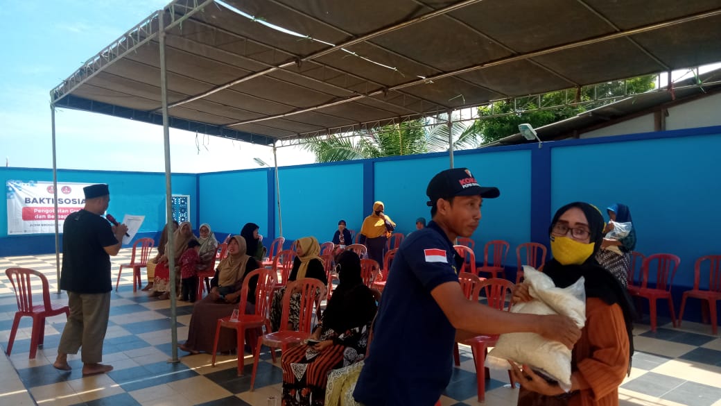 Bakti Sosial PCPM Brondong, Adakan Pengobatan Gratis dan Pembagian ...